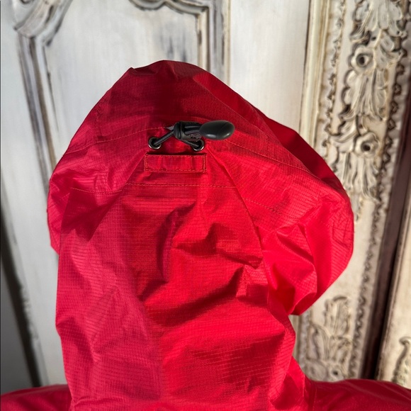 Patagonia Women's Dark Pink Hooded Waterproof Jacket - Picture 10 of 16